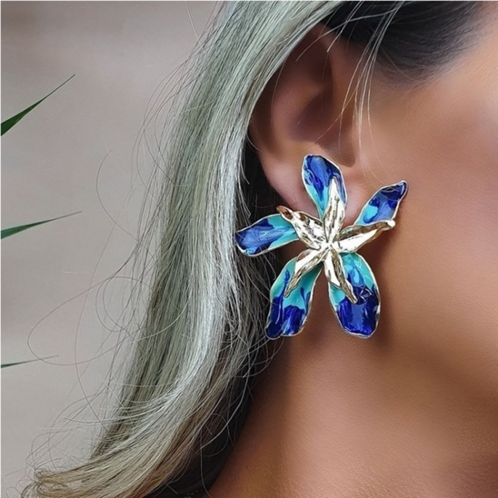 New Blue orchid gold stud earrings
